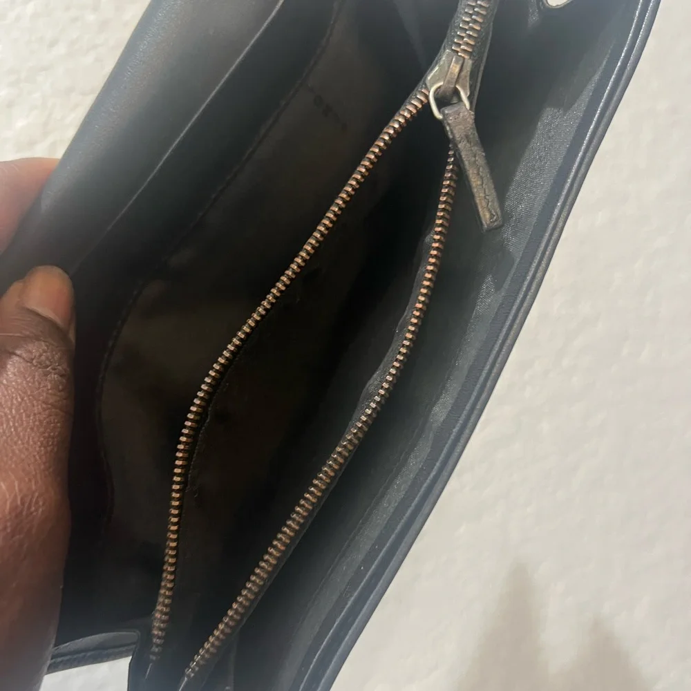 Sold ‼️‼️‼️‼️
Authentic vintage Fendi continental wallet! - Picture 12 of 13